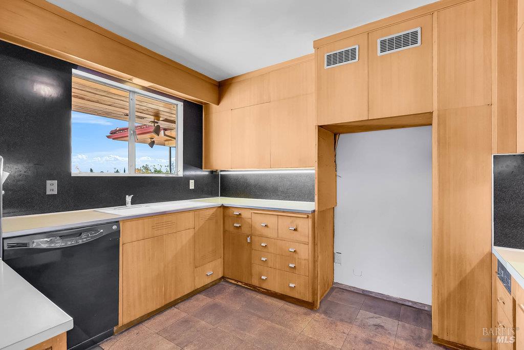 Rio Vista, California 94571, United States, 6 Bedrooms Bedrooms, ,2 BathroomsBathrooms,Residential,Active,225609