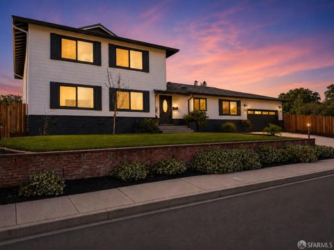 Property photo of 2 Beaumont Court, Lafayette, CA 94549