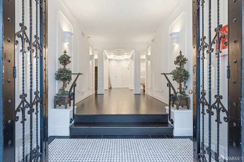 1441 Jones Street 301