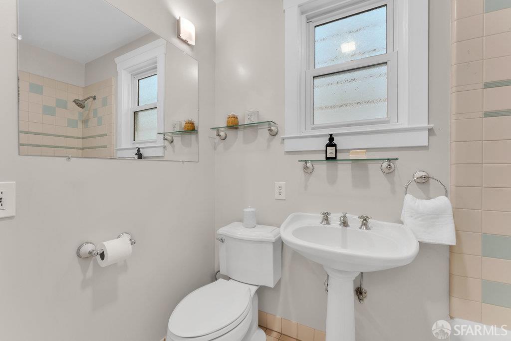 San Francisco, California 94112, United States, 3 Bedrooms Bedrooms, ,2 BathroomsBathrooms,Residential,Active,212328