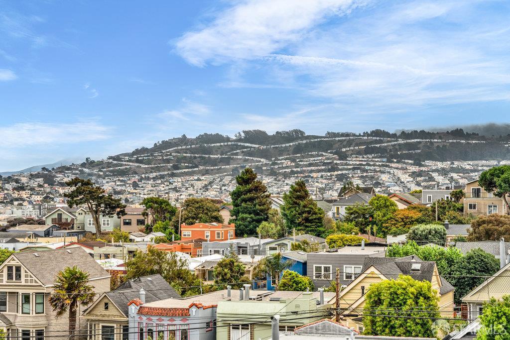 San Francisco, California 94112, United States, 3 Bedrooms Bedrooms, ,2 BathroomsBathrooms,Residential,Active,212328