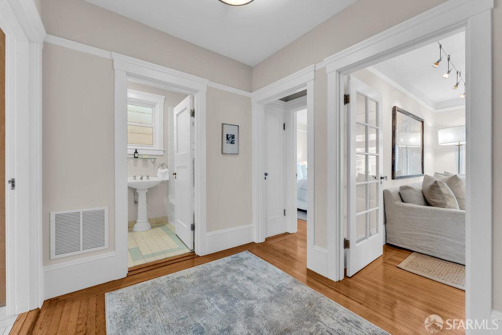 San Francisco, California 94112, United States, 3 Bedrooms Bedrooms, ,2 BathroomsBathrooms,Residential,Active,212328