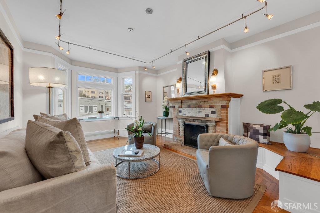 San Francisco, California 94112, United States, 3 Bedrooms Bedrooms, ,2 BathroomsBathrooms,Residential,Active,212328