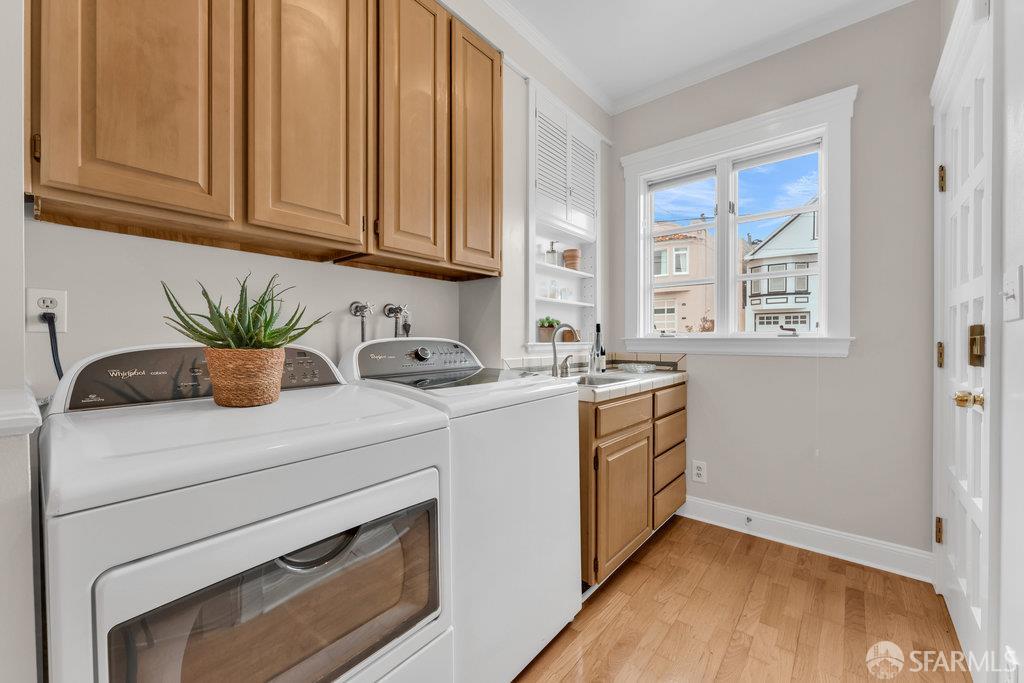 San Francisco, California 94112, United States, 3 Bedrooms Bedrooms, ,2 BathroomsBathrooms,Residential,Active,212328