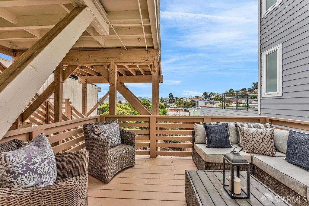 San Francisco, California 94112, United States, 3 Bedrooms Bedrooms, ,2 BathroomsBathrooms,Residential,Active,212328