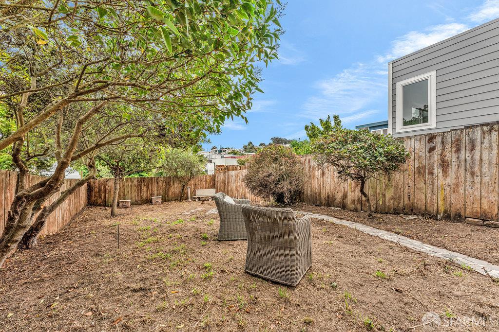 San Francisco, California 94112, United States, 3 Bedrooms Bedrooms, ,2 BathroomsBathrooms,Residential,Active,212328