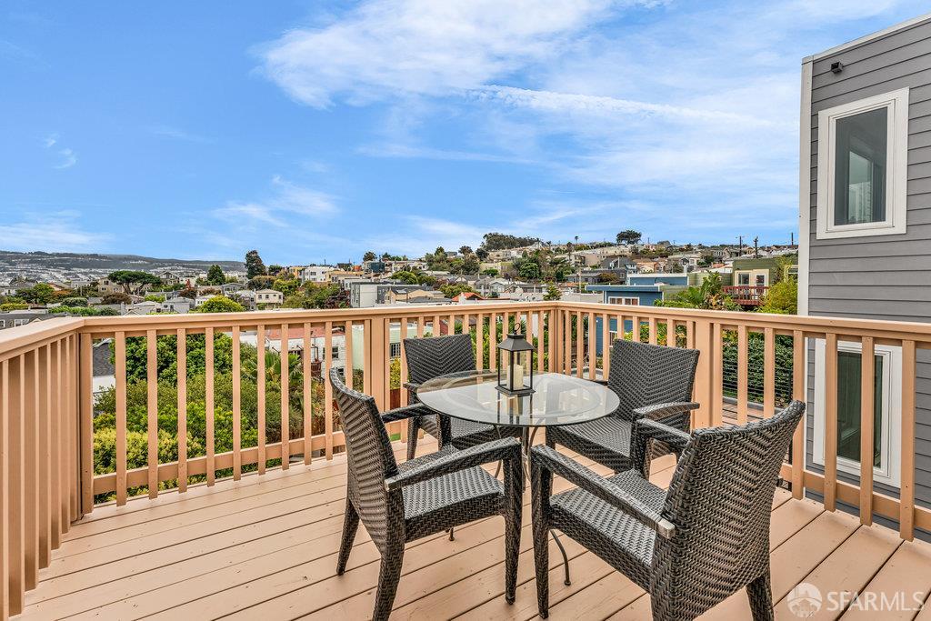 San Francisco, California 94112, United States, 3 Bedrooms Bedrooms, ,2 BathroomsBathrooms,Residential,Active,212328