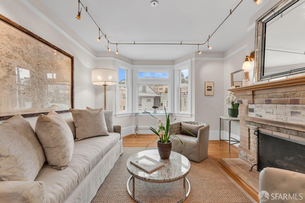 San Francisco, California 94112, United States, 3 Bedrooms Bedrooms, ,2 BathroomsBathrooms,Residential,Active,212328