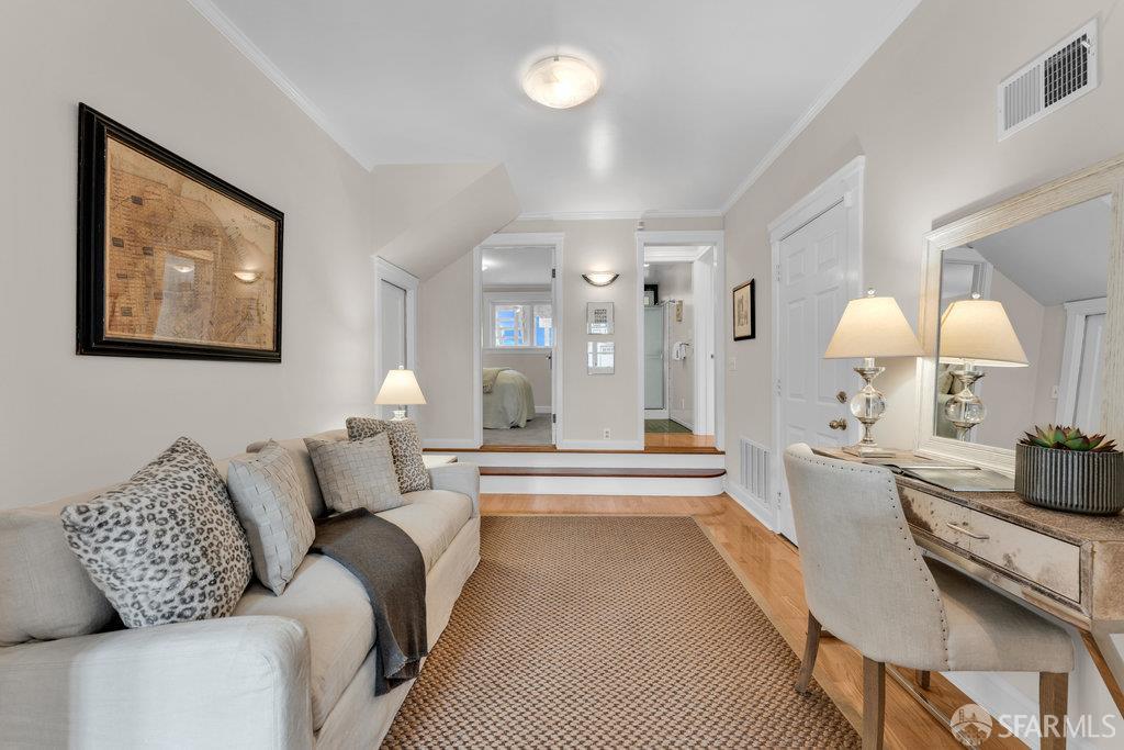 San Francisco, California 94112, United States, 3 Bedrooms Bedrooms, ,2 BathroomsBathrooms,Residential,Active,212328