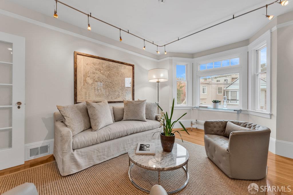 San Francisco, California 94112, United States, 3 Bedrooms Bedrooms, ,2 BathroomsBathrooms,Residential,Active,212328