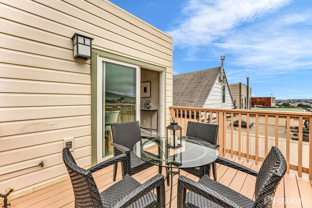 San Francisco, California 94112, United States, 3 Bedrooms Bedrooms, ,2 BathroomsBathrooms,Residential,Active,212328