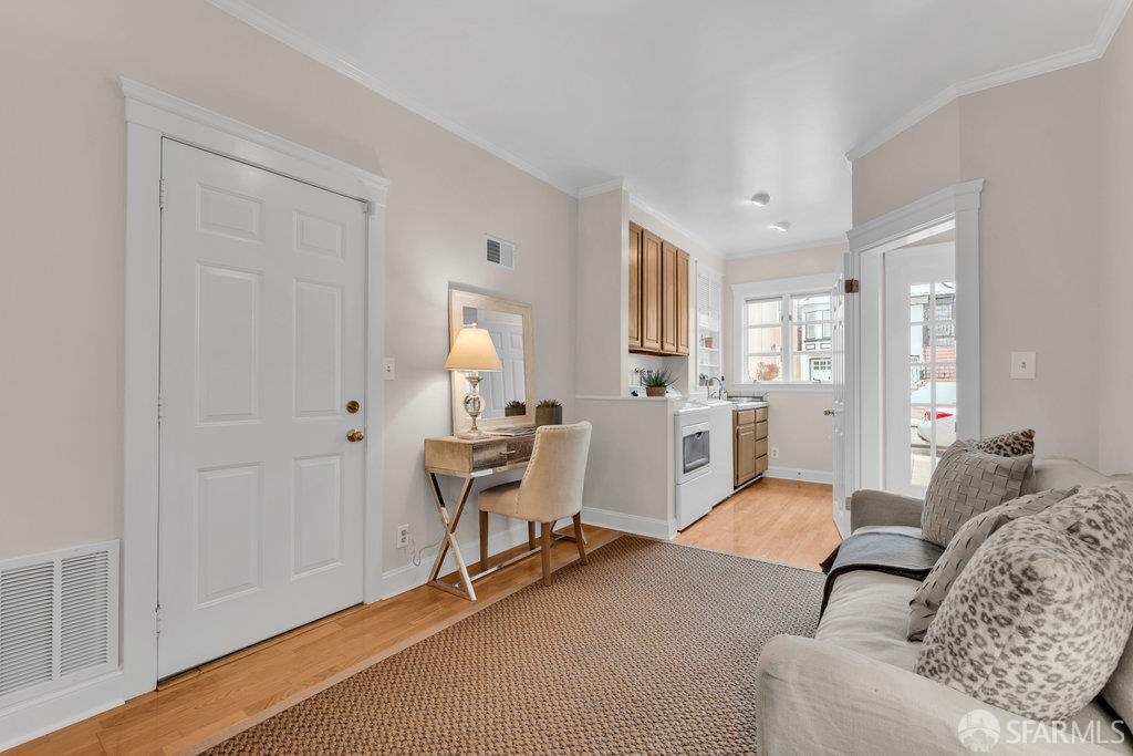 San Francisco, California 94112, United States, 3 Bedrooms Bedrooms, ,2 BathroomsBathrooms,Residential,Active,212328