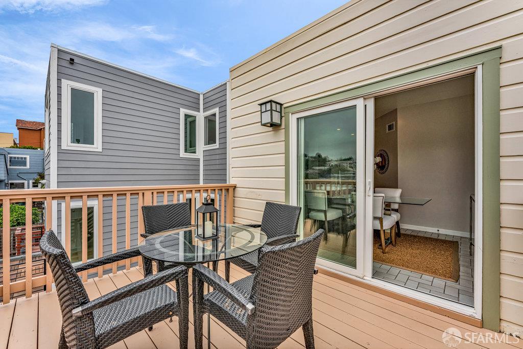 San Francisco, California 94112, United States, 3 Bedrooms Bedrooms, ,2 BathroomsBathrooms,Residential,Active,212328