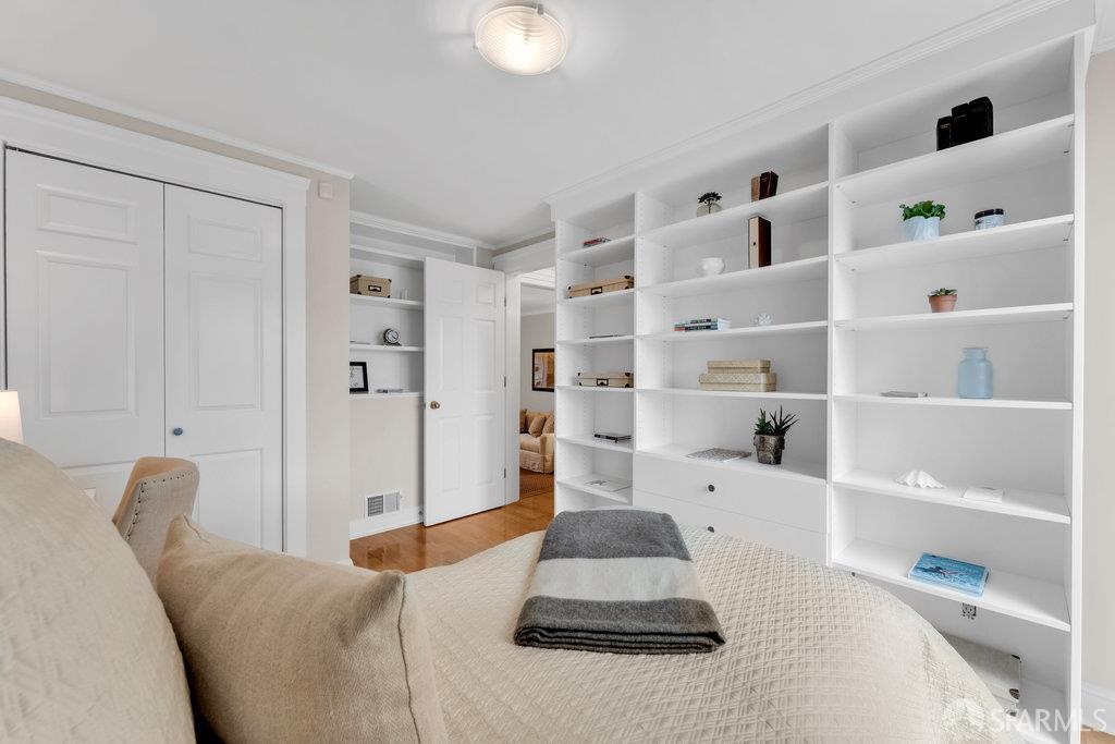 San Francisco, California 94112, United States, 3 Bedrooms Bedrooms, ,2 BathroomsBathrooms,Residential,Active,212328