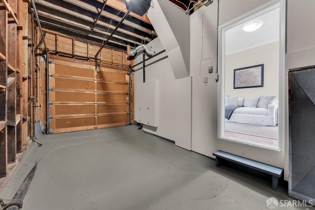 San Francisco, California 94112, United States, 3 Bedrooms Bedrooms, ,2 BathroomsBathrooms,Residential,Active,212328