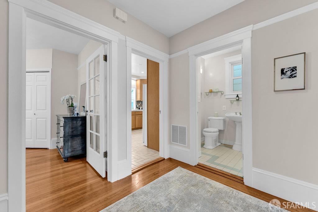 San Francisco, California 94112, United States, 3 Bedrooms Bedrooms, ,2 BathroomsBathrooms,Residential,Active,212328