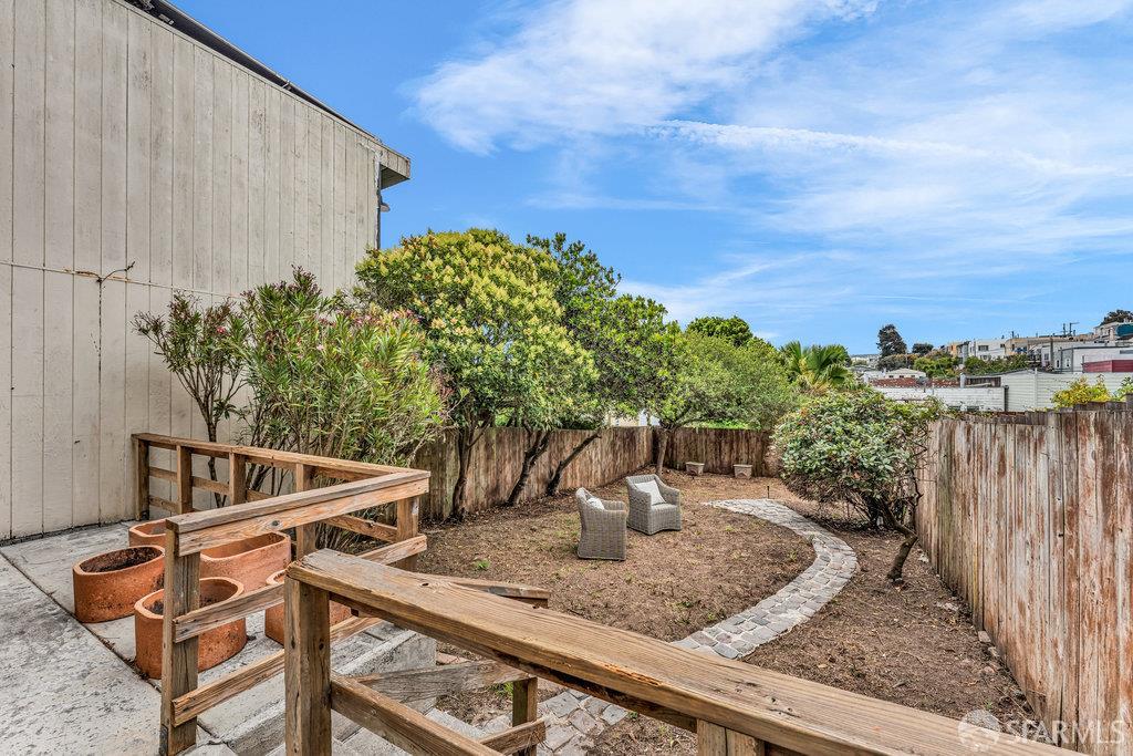 San Francisco, California 94112, United States, 3 Bedrooms Bedrooms, ,2 BathroomsBathrooms,Residential,Active,212328