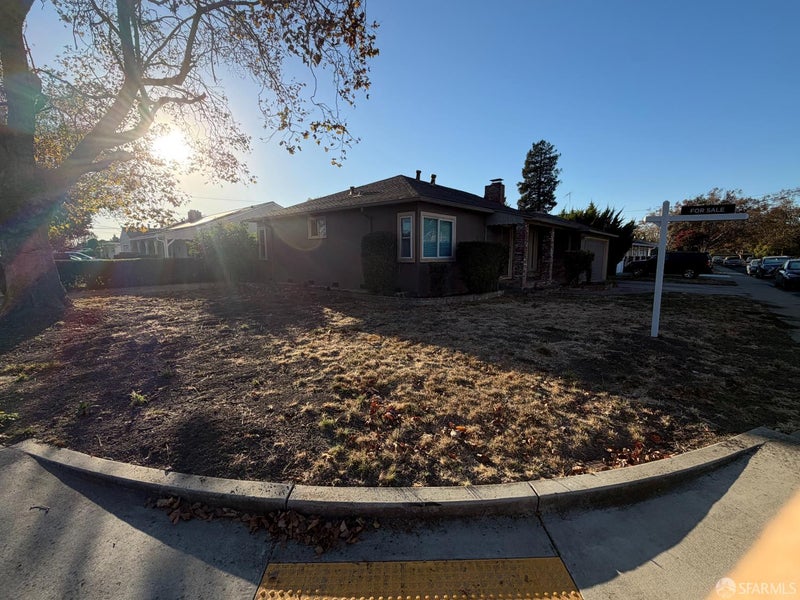 17657 Via Valencia Corner