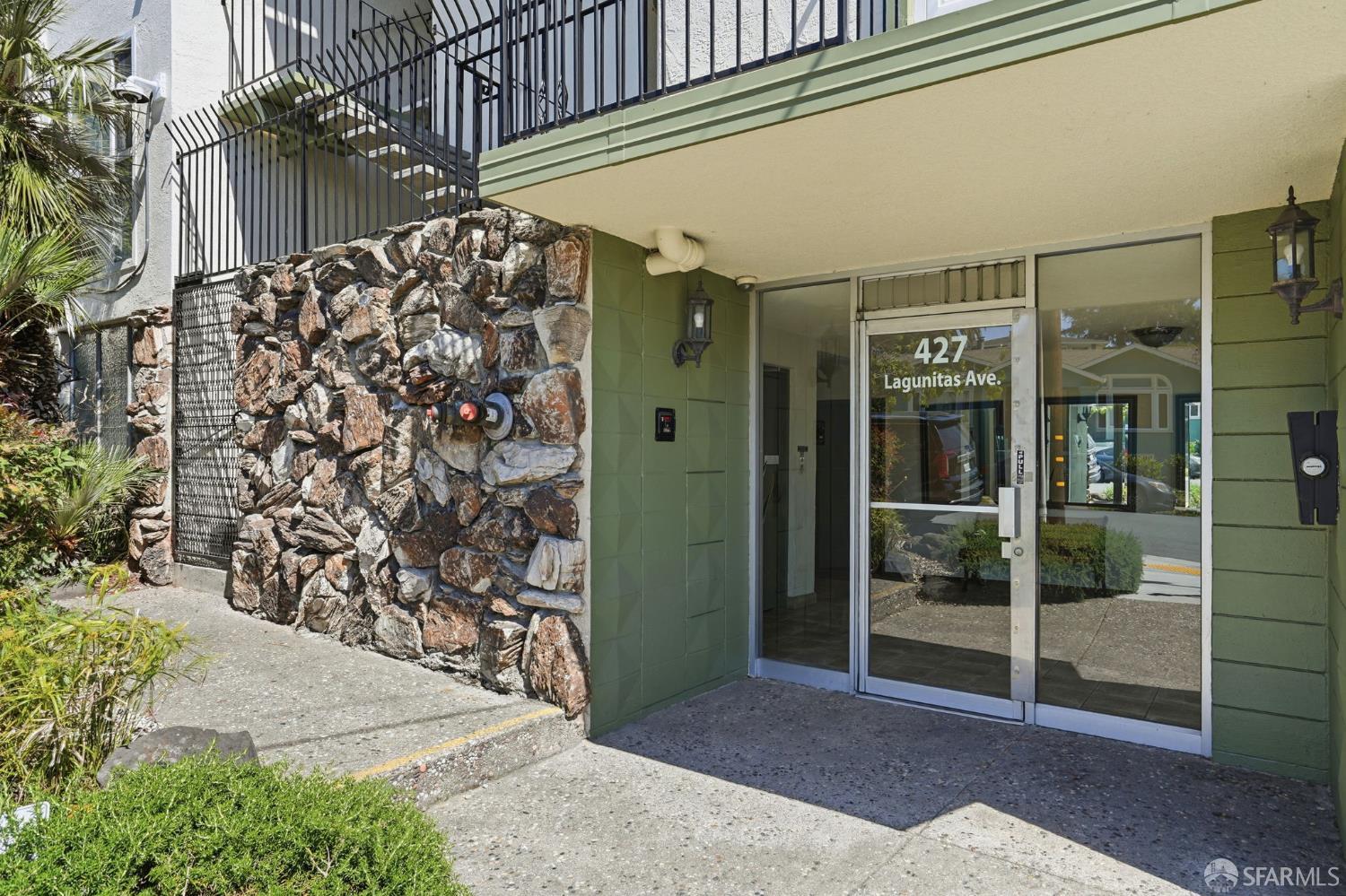 427 Lagunitas Avenue 305