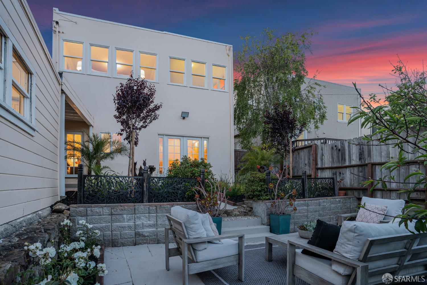 San Francisco, California 94127, United States, 4 Bedrooms Bedrooms, ,3 BathroomsBathrooms,Residential,Pending,135595
