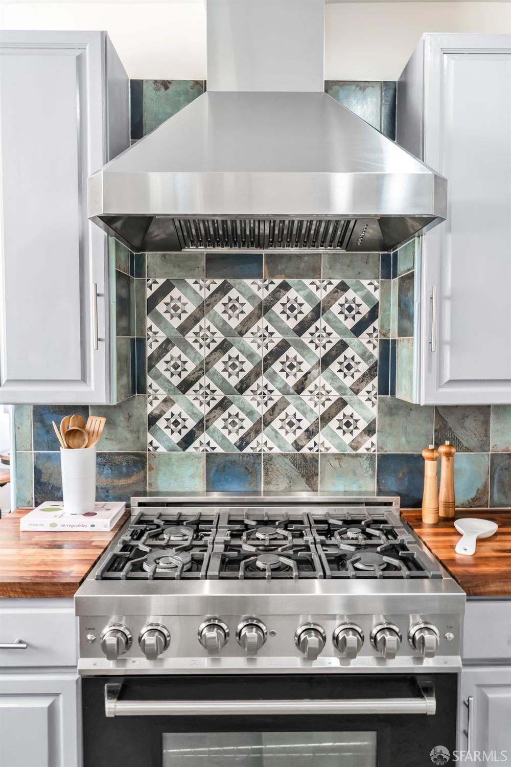 San Francisco, California 94127, United States, 4 Bedrooms Bedrooms, ,3 BathroomsBathrooms,Residential,Pending,135595