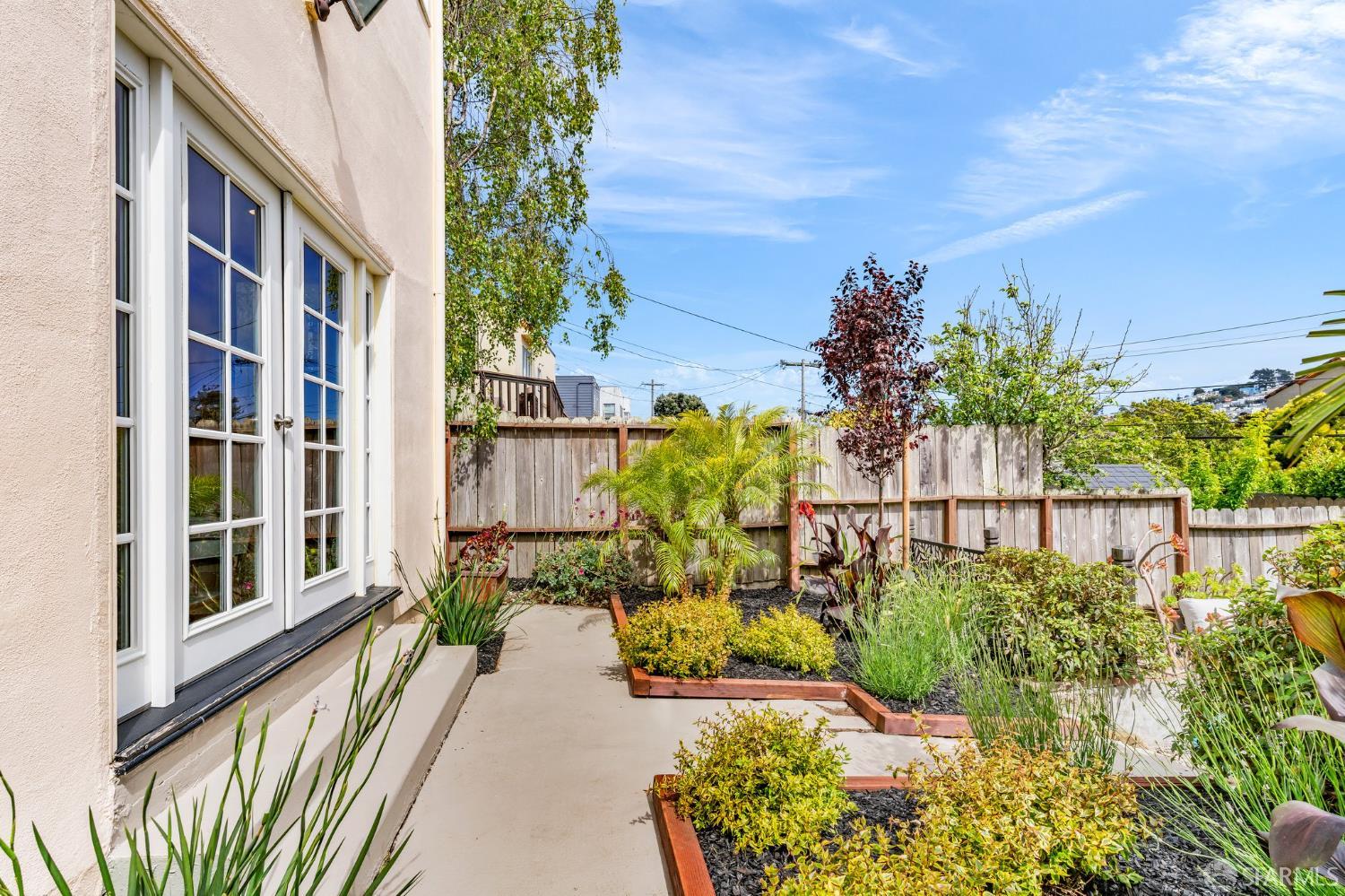 San Francisco, California 94127, United States, 4 Bedrooms Bedrooms, ,3 BathroomsBathrooms,Residential,Pending,135595