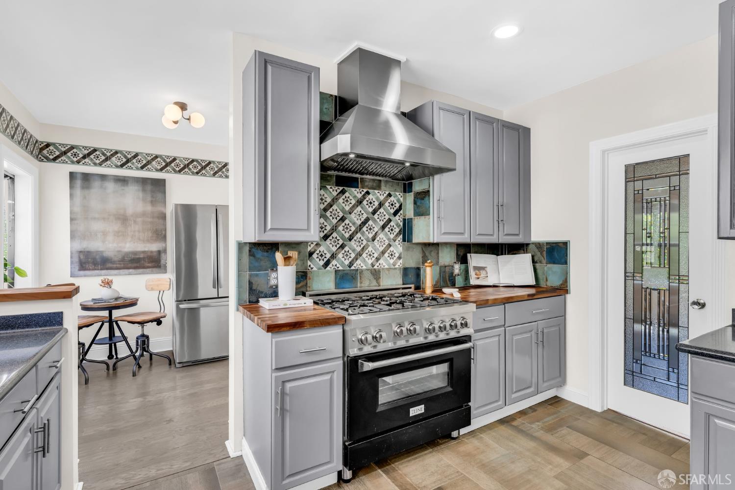 San Francisco, California 94127, United States, 4 Bedrooms Bedrooms, ,3 BathroomsBathrooms,Residential,Pending,135595