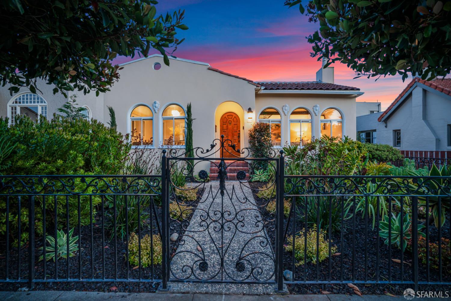 San Francisco, California 94127, United States, 4 Bedrooms Bedrooms, ,3 BathroomsBathrooms,Residential,Pending,135595