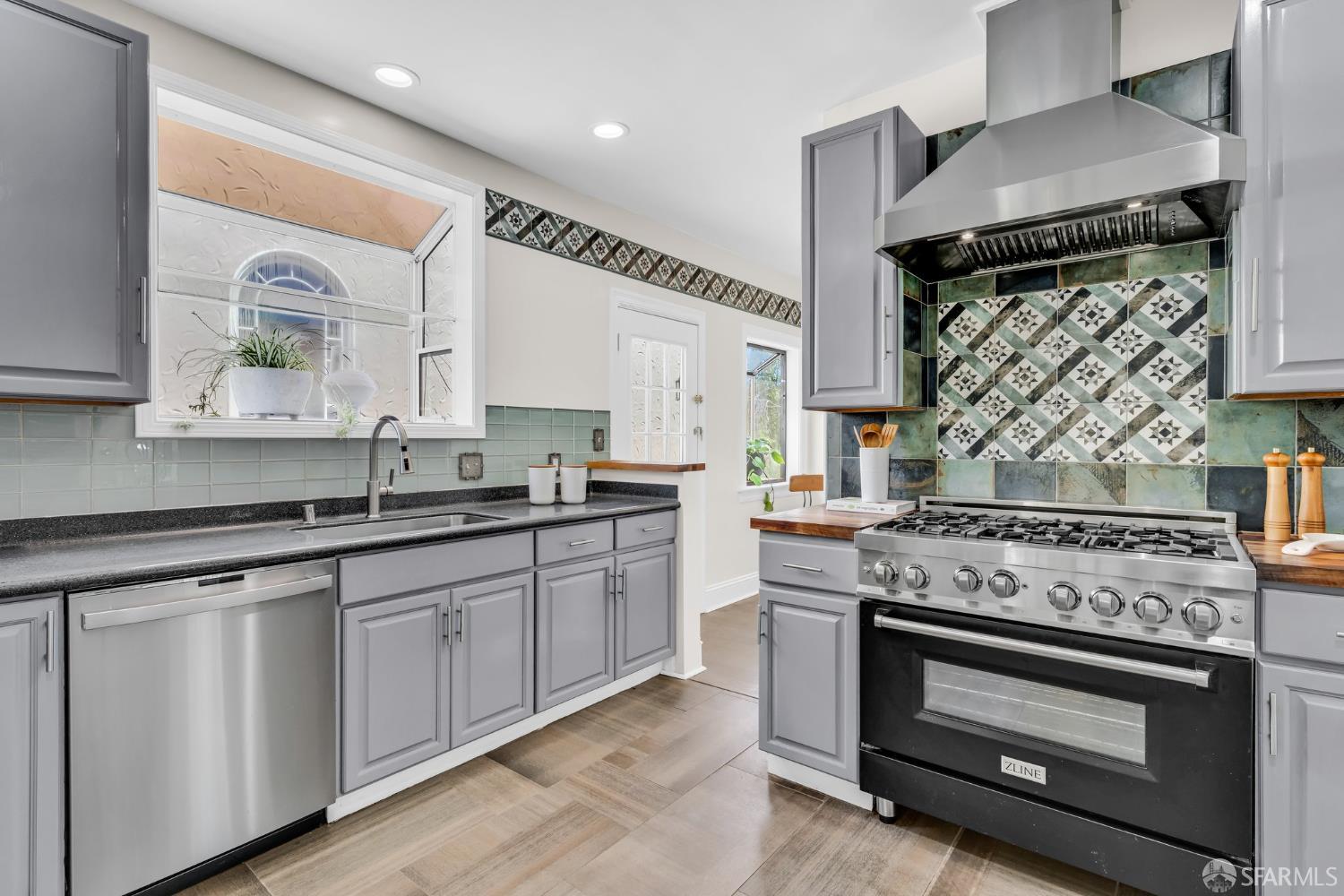 San Francisco, California 94127, United States, 4 Bedrooms Bedrooms, ,3 BathroomsBathrooms,Residential,Pending,135595