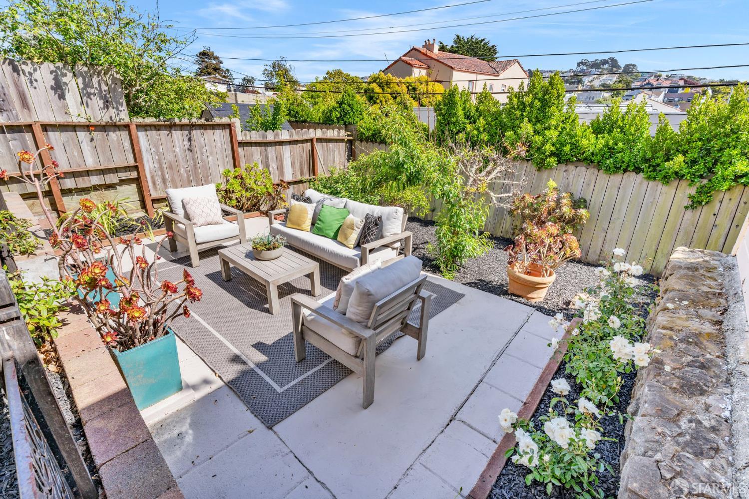 San Francisco, California 94127, United States, 4 Bedrooms Bedrooms, ,3 BathroomsBathrooms,Residential,Pending,135595