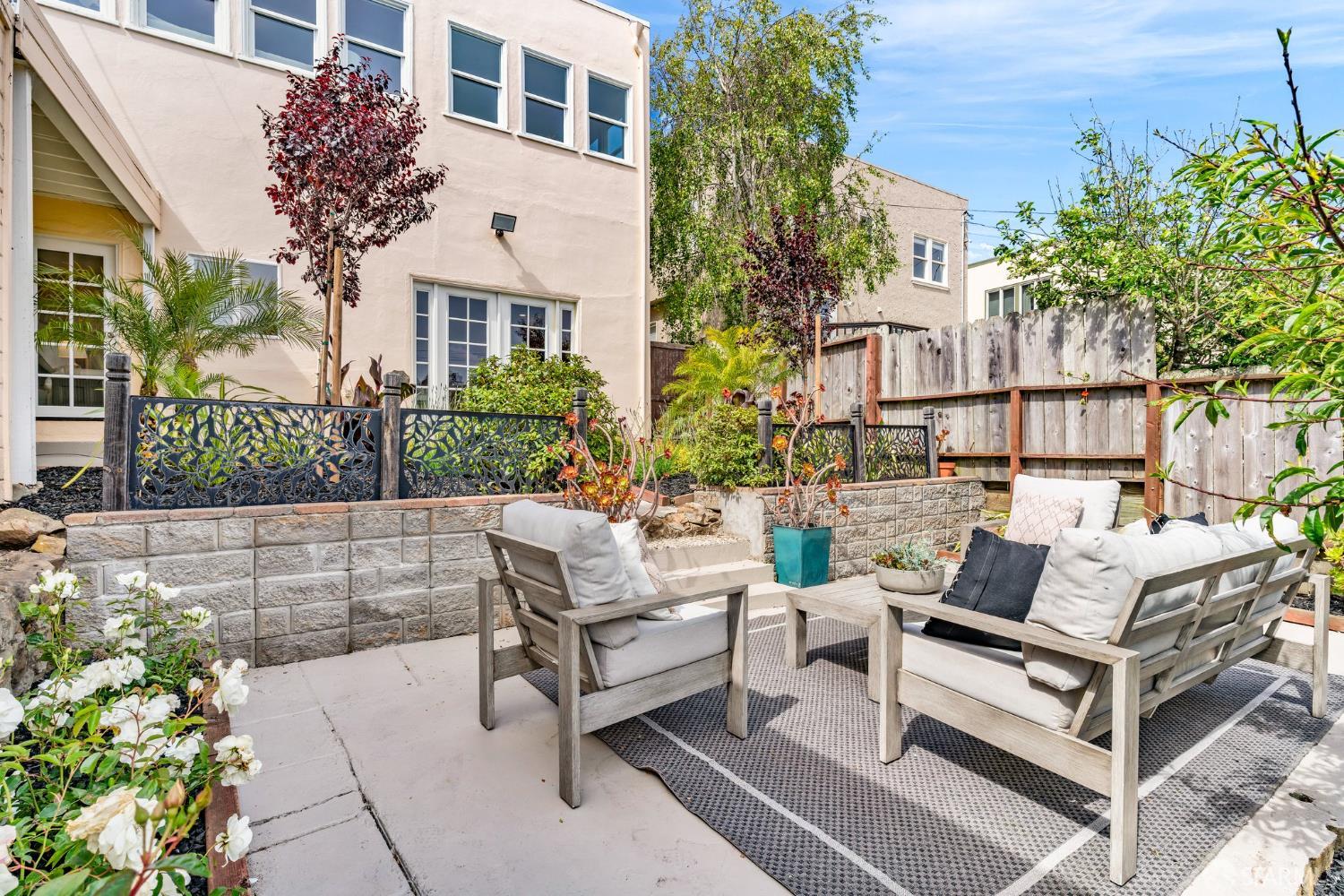 San Francisco, California 94127, United States, 4 Bedrooms Bedrooms, ,3 BathroomsBathrooms,Residential,Pending,135595