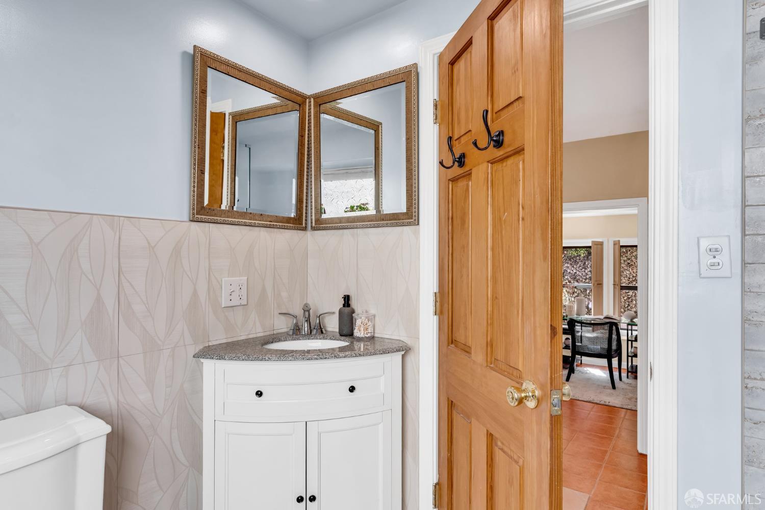 San Francisco, California 94127, United States, 4 Bedrooms Bedrooms, ,3 BathroomsBathrooms,Residential,Pending,135595