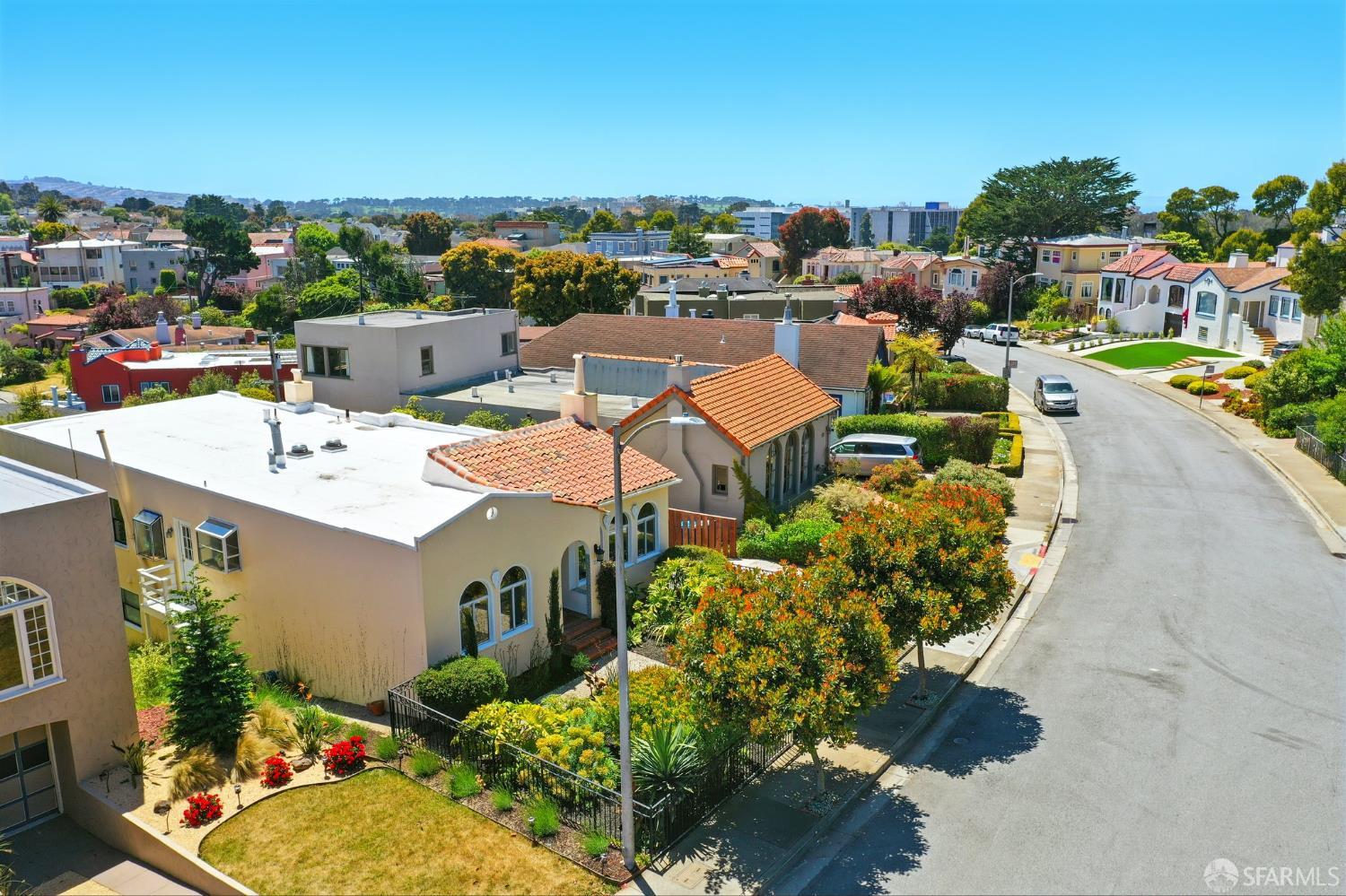 San Francisco, California 94127, United States, 4 Bedrooms Bedrooms, ,3 BathroomsBathrooms,Residential,Pending,135595