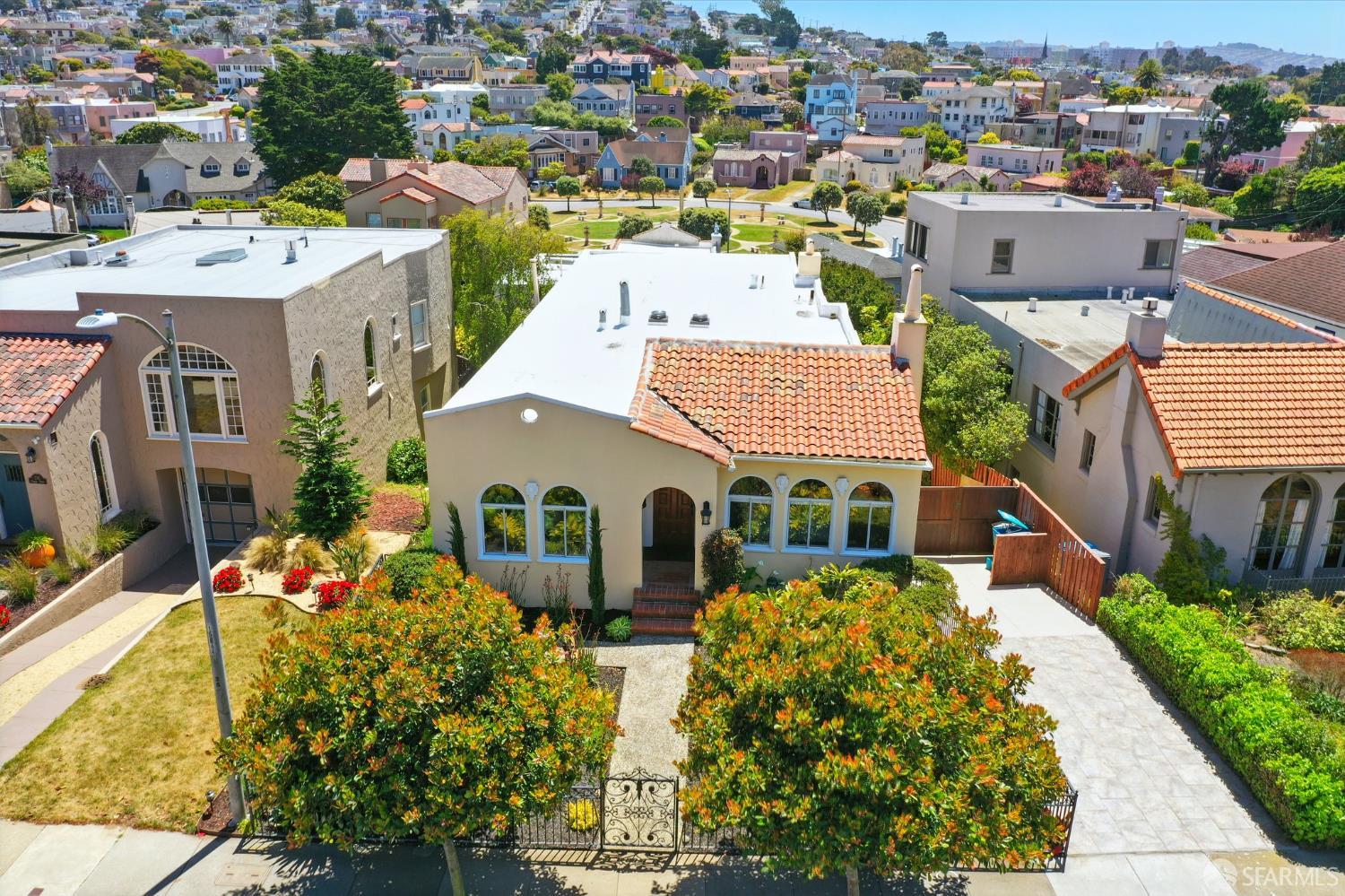 San Francisco, California 94127, United States, 4 Bedrooms Bedrooms, ,3 BathroomsBathrooms,Residential,Pending,135595