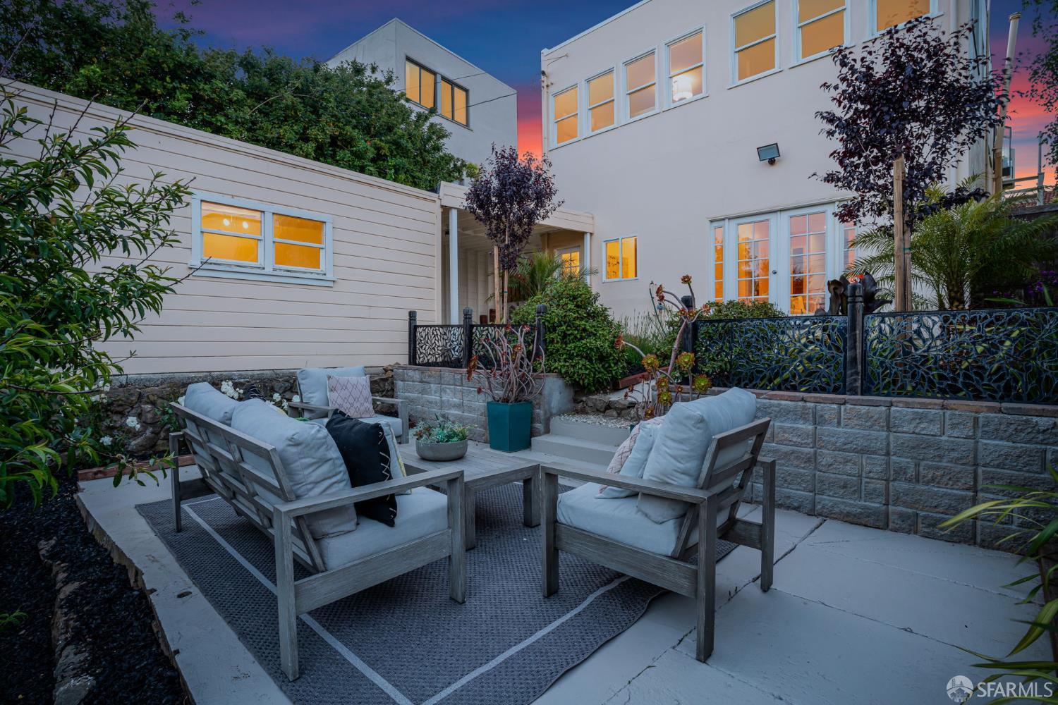 San Francisco, California 94127, United States, 4 Bedrooms Bedrooms, ,3 BathroomsBathrooms,Residential,Pending,135595