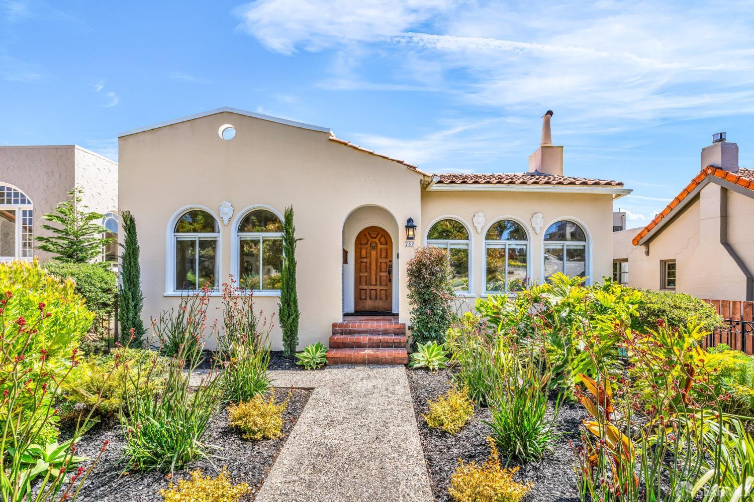 San Francisco, California 94127, United States, 4 Bedrooms Bedrooms, ,3 BathroomsBathrooms,Residential,Pending,135595