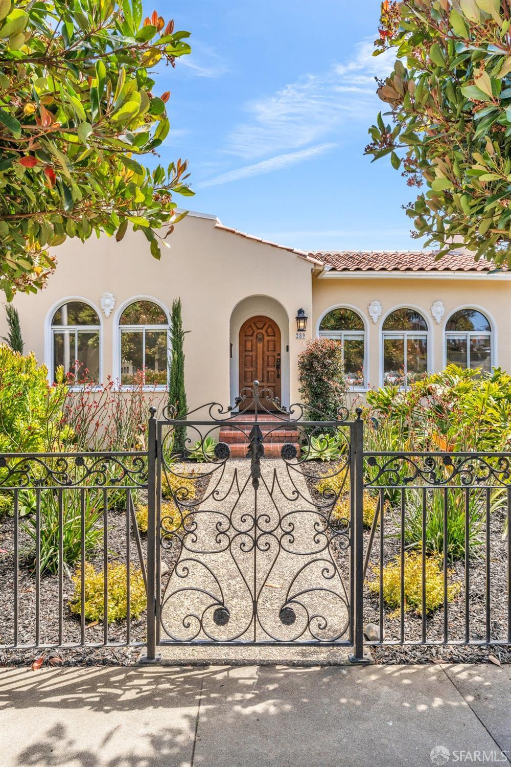 San Francisco, California 94127, United States, 4 Bedrooms Bedrooms, ,3 BathroomsBathrooms,Residential,Pending,135595