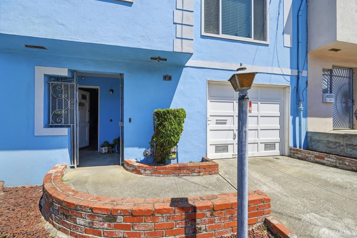 37 Pasadena Street