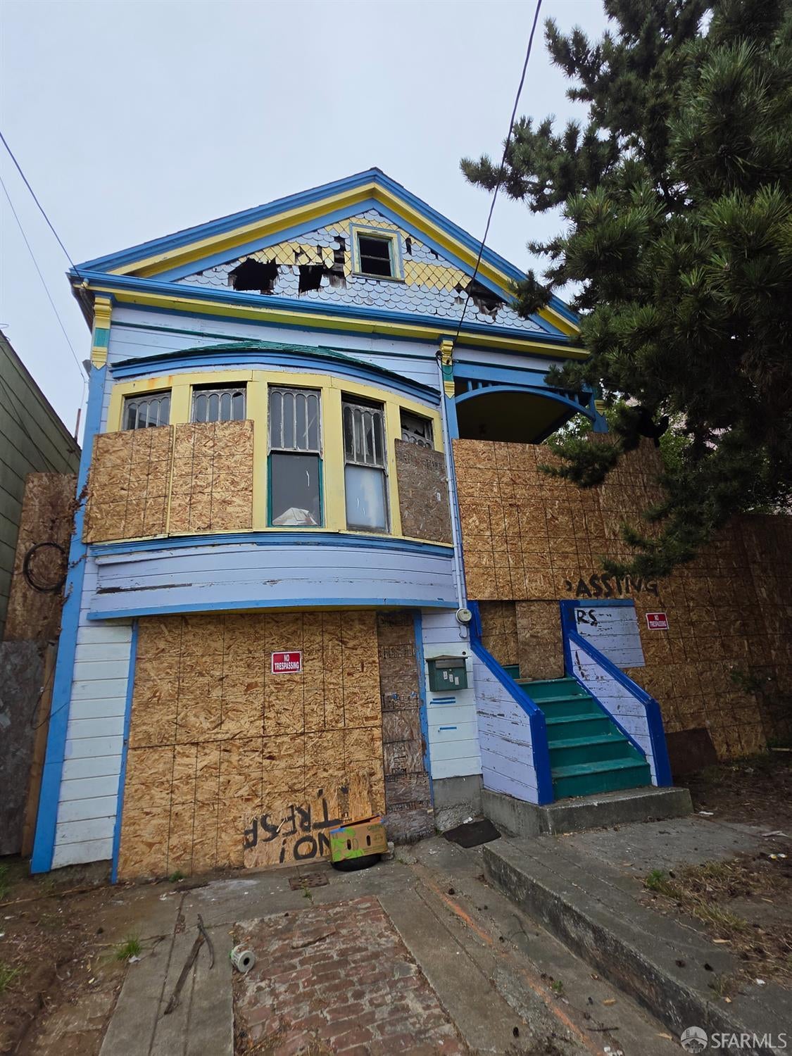 266 Farallones Street
