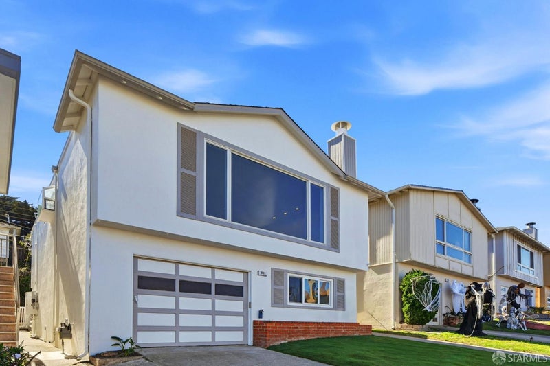 725 Clarinada Avenue