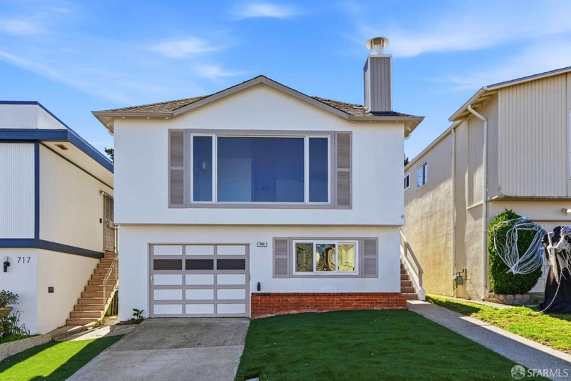 725 Clarinada Avenue