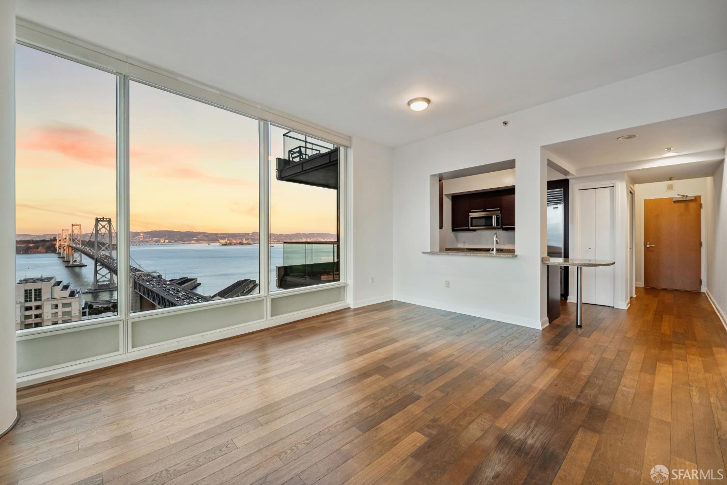 425 1st Street 2707