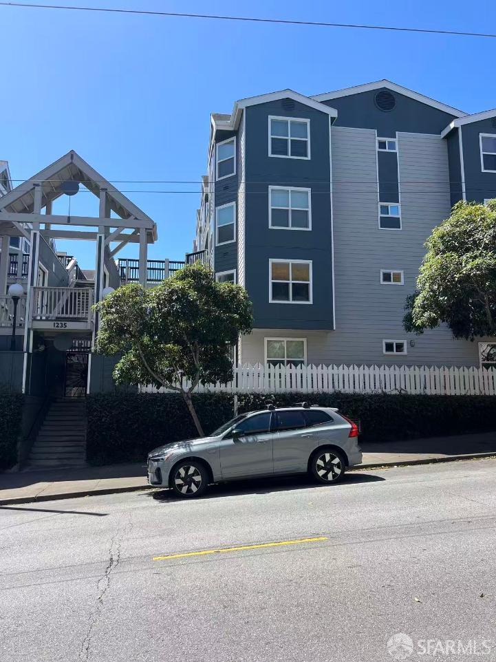 1235 Mcallister Street