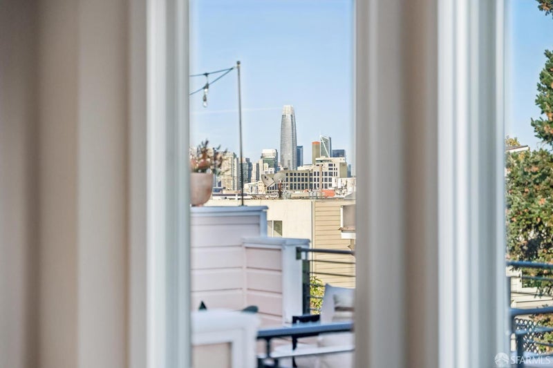 843 South Van Ness Avenue 8