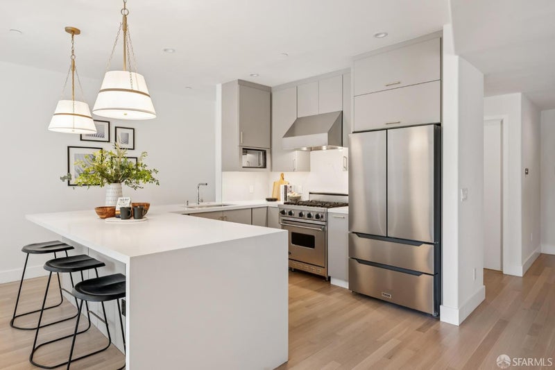 843 South Van Ness Avenue 8