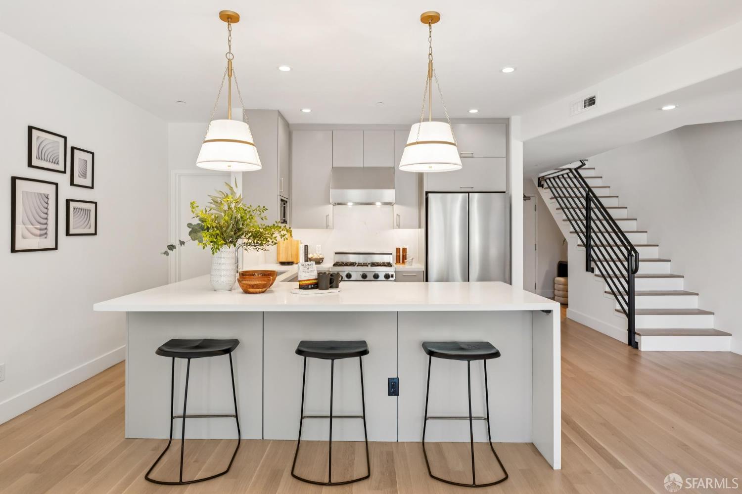 843 South Van Ness Avenue 8