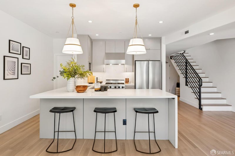 843 South Van Ness Avenue 8