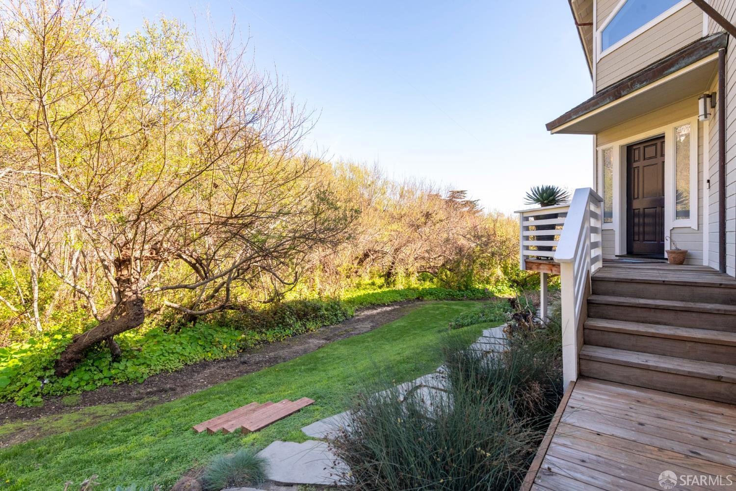548 Hermosa Avenue