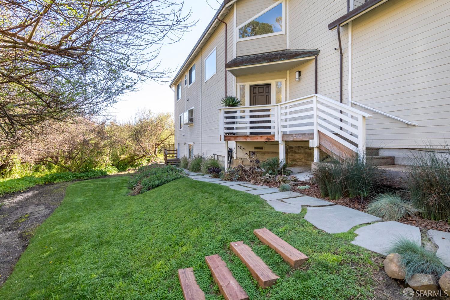 548 Hermosa Avenue