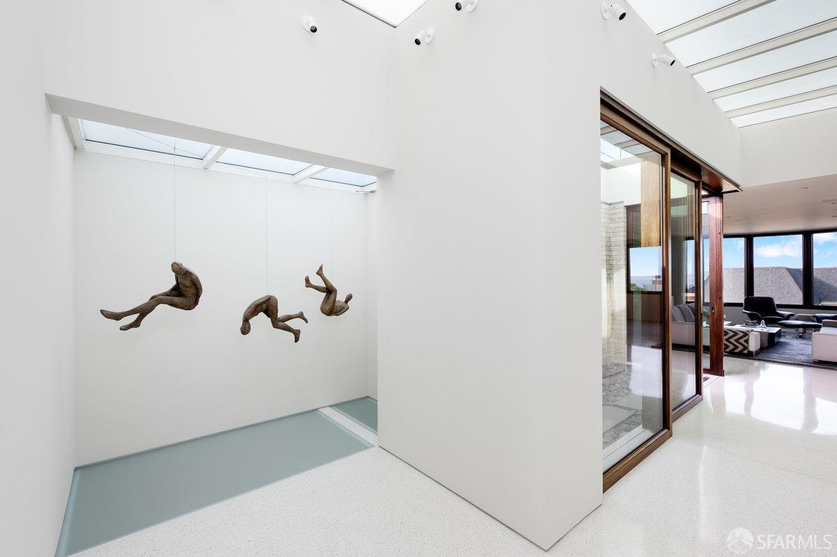 1043 Francisco Street